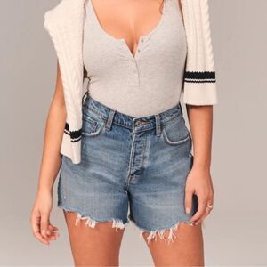 Abercrombie & Fitch- The Dad Short High Rise Frayed Hem Denim Zip Fly Size 36/22